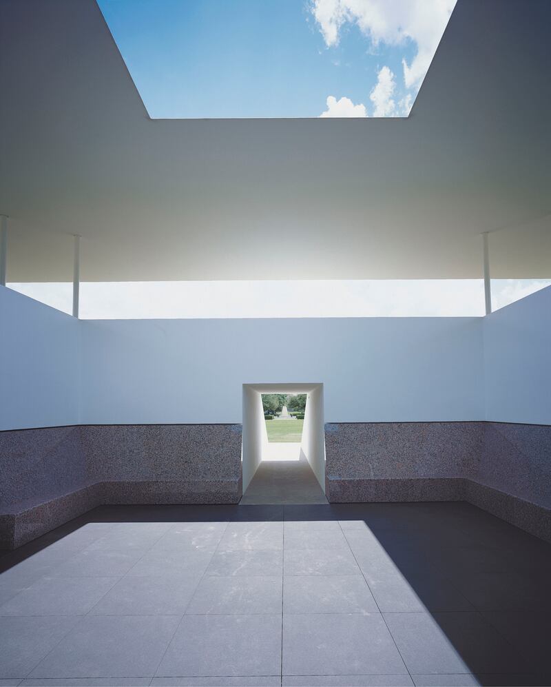 articles/2013/05/26/james-turrell-looking-back-at-50-years-of-illuminating-light-as-art/130524-turrell-rice-embed_edet4q