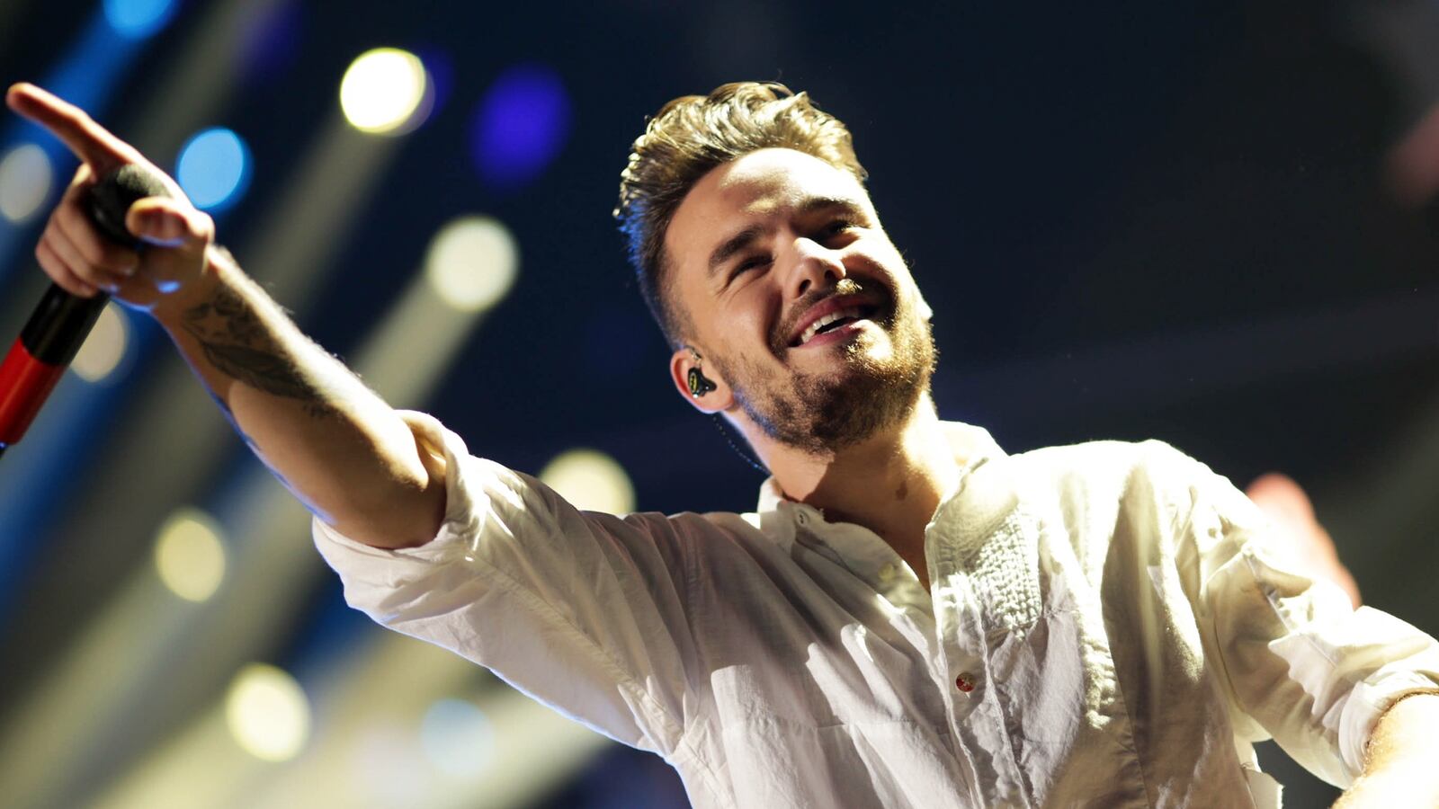 Liam Payne performs onstage during 102.7 KIIS FM's Jingle Ball on December 4, 2015 in Los Angeles, California.