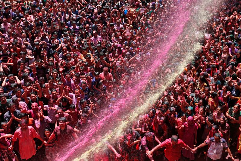galleries/2016/03/24/india-and-nepal-greet-spring-with-color-photos/160323_holi_08_j9gfog