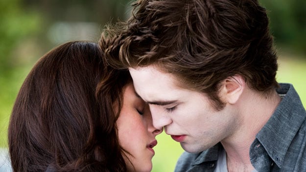 cheats/2009/11/30/twilight-finale-may-become-two-movies/wic---1022---twilight-new-moon_zqwfti