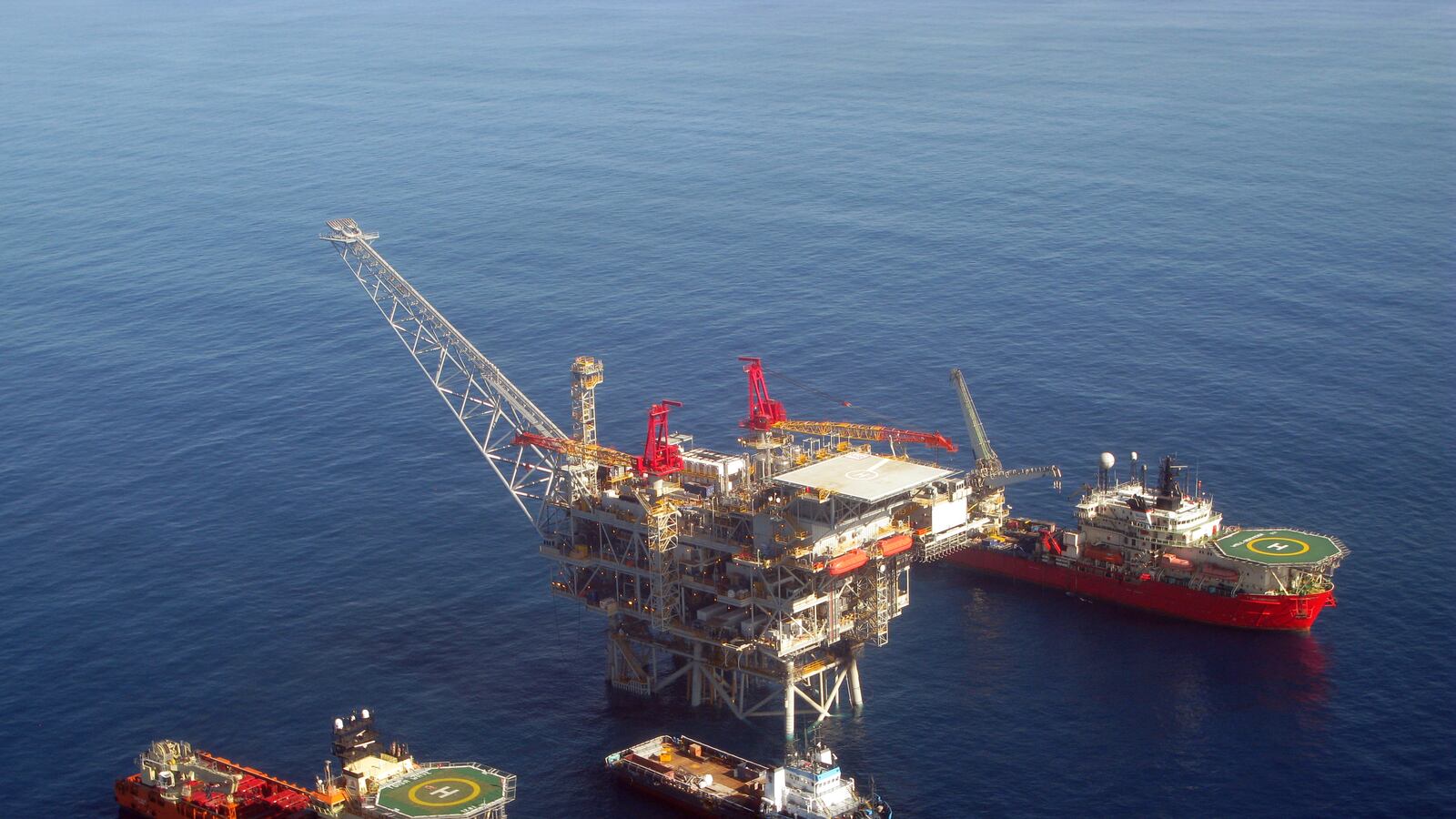 articles/2013/12/10/by-land-or-sea-where-to-expand-israel-s-natural-gas-facilities/OZ_Natural_Gas_hzh0m0