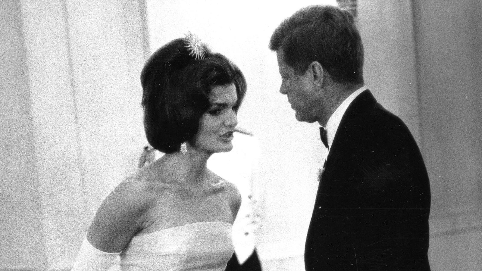 cheats/2014/05/13/new-jackie-o-details-in-letters-to-priest/140513-jackie-kennedy-cheat_uzyudm