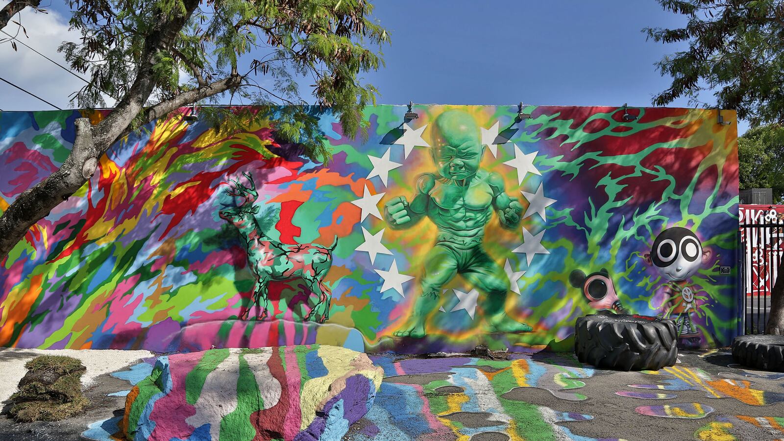 articles/2014/07/10/adventures-in-miami-s-coolest-south-beach-alternative/140708-starbucks-miami-wynwood-tease_zeucvo