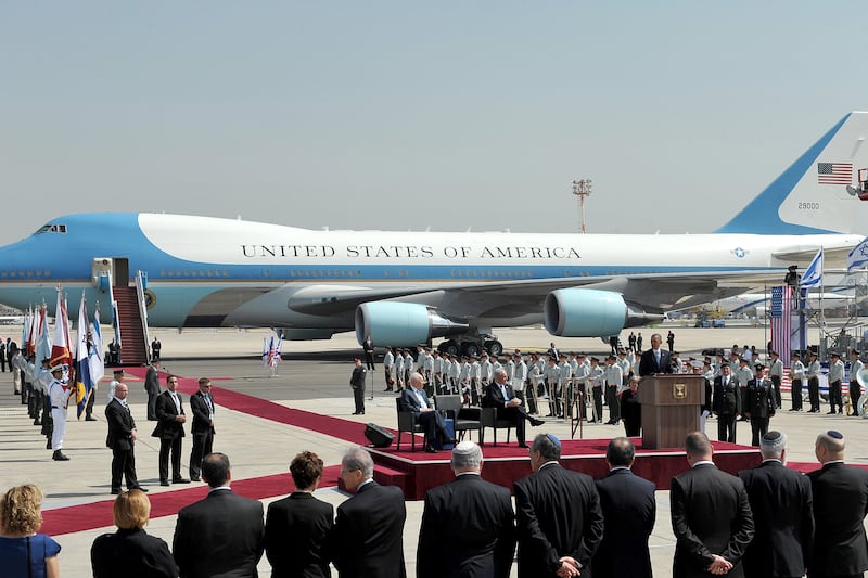galleries/2013/03/20/president-obama-s-first-official-visit-to-israel-photos/130320-obama-israel-airport_kw5a6r
