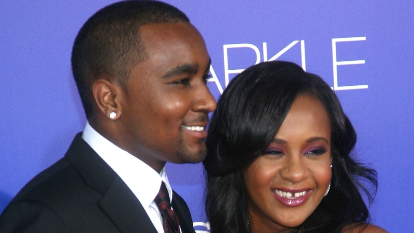 cheats/2012/11/29/bobbi-kristina-ends-engagement/bobbi-kristina-cs_zf8fnc