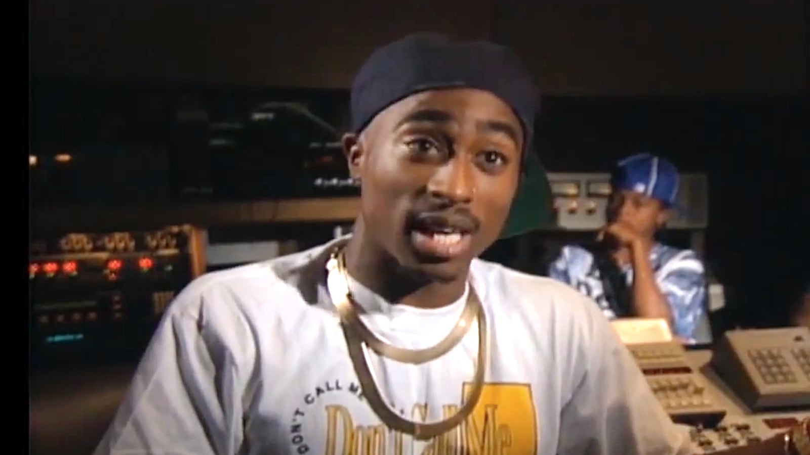 articles/2016/04/19/tupac-rails-against-donald-trump-s-wealth-in-unearthed-1992-mtv-interview/160419-wilstein-tupac-trump-tease_xg96m3