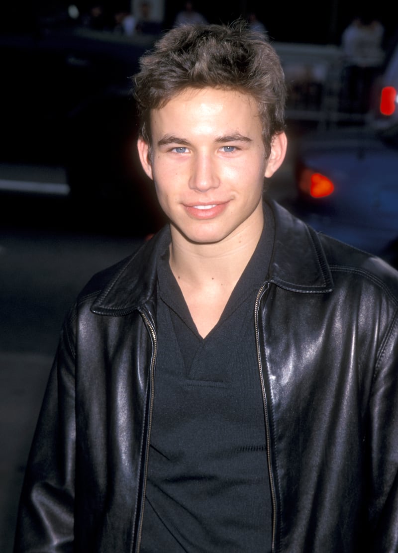 Actor Jonathan Taylor Thomas attends the "Galaxy Quest" Hollywood Premiere on December 19, 1999, at Mann's Chinese Theatre in Hollywood, California.