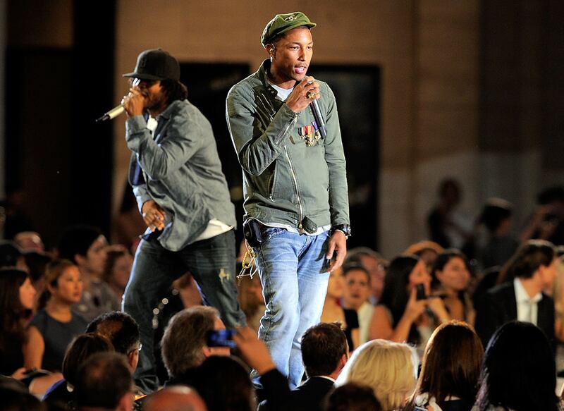 galleries/2010/09/07/fashion-s-night-out-the-show/fashions-night-out---pharrell_psbycx