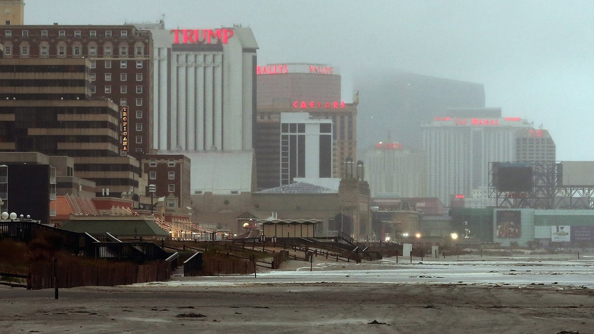 cheats/2012/10/29/new-jersey-braced-for-a-battering/hurricane-sandy-atlantic-city-cheat_f6p3ir