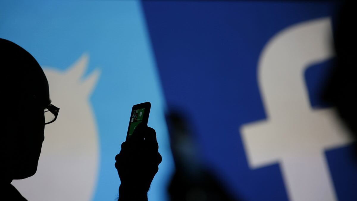 cheats/2014/10/02/facebook-apologizes-to-drag-queens/141002-facebook-transgender-cheat_sk5his