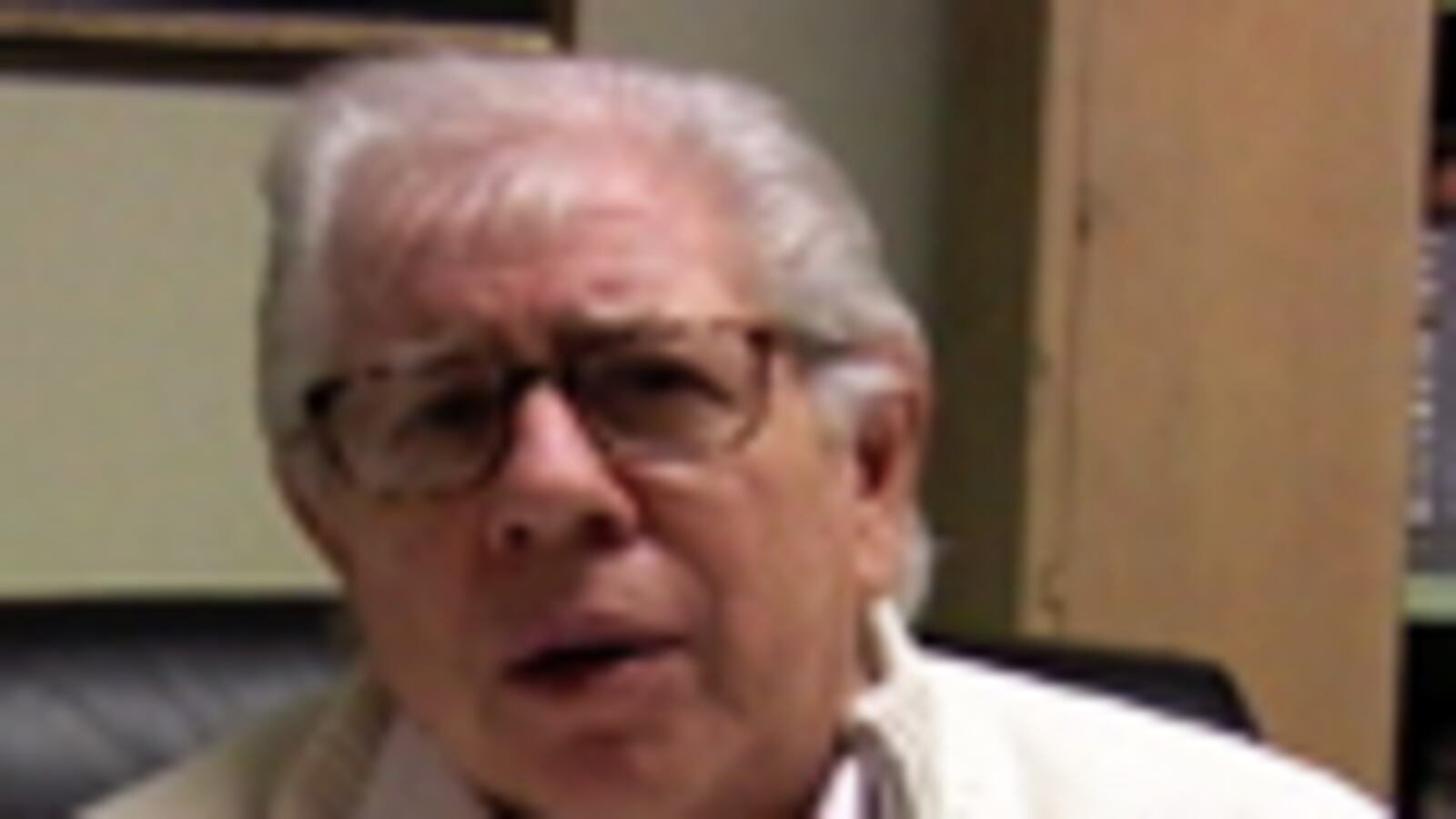 videos/2009/06/05/buzz-board-bernstein-kitchen-confidential/buzzboard-bernstein-thumb_wjohqt