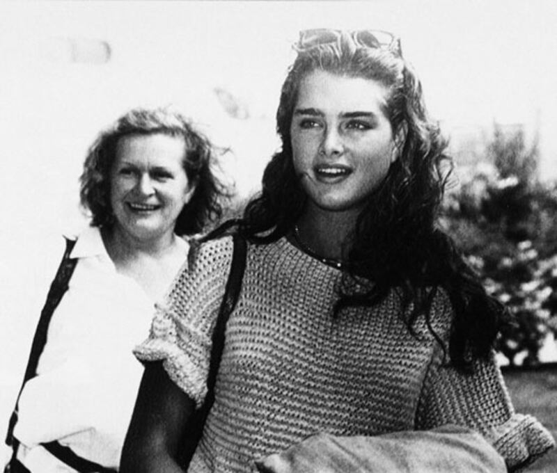 galleries/2010/05/13/celebrity-mama-drama/mama-drama---shields_xhrd45