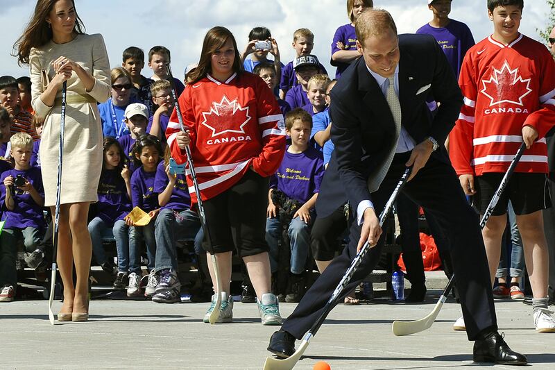 galleries/2011/07/01/royal-tour-of-canada-and-the-united-states/will-kate-hockey_wwn8gn
