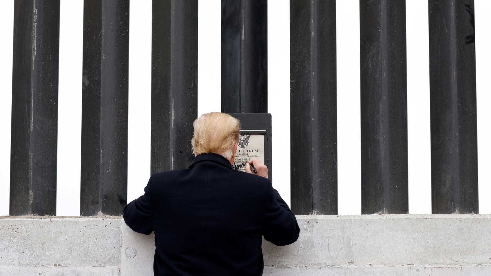 2021-01-12T205233Z_1658458980_RC2K6L93GQB4_RTRMADP_3_USA-TRUMP-WALL_jyrioj