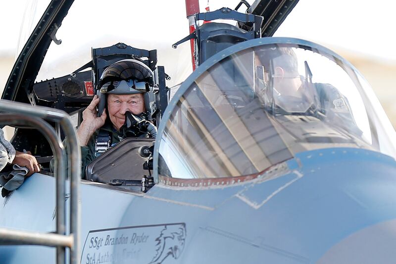 galleries/2013/02/11/older-than-pope-benedict-still-going-strong-betty-white-more-photos/130211-older-than-pope-04_onfrlb