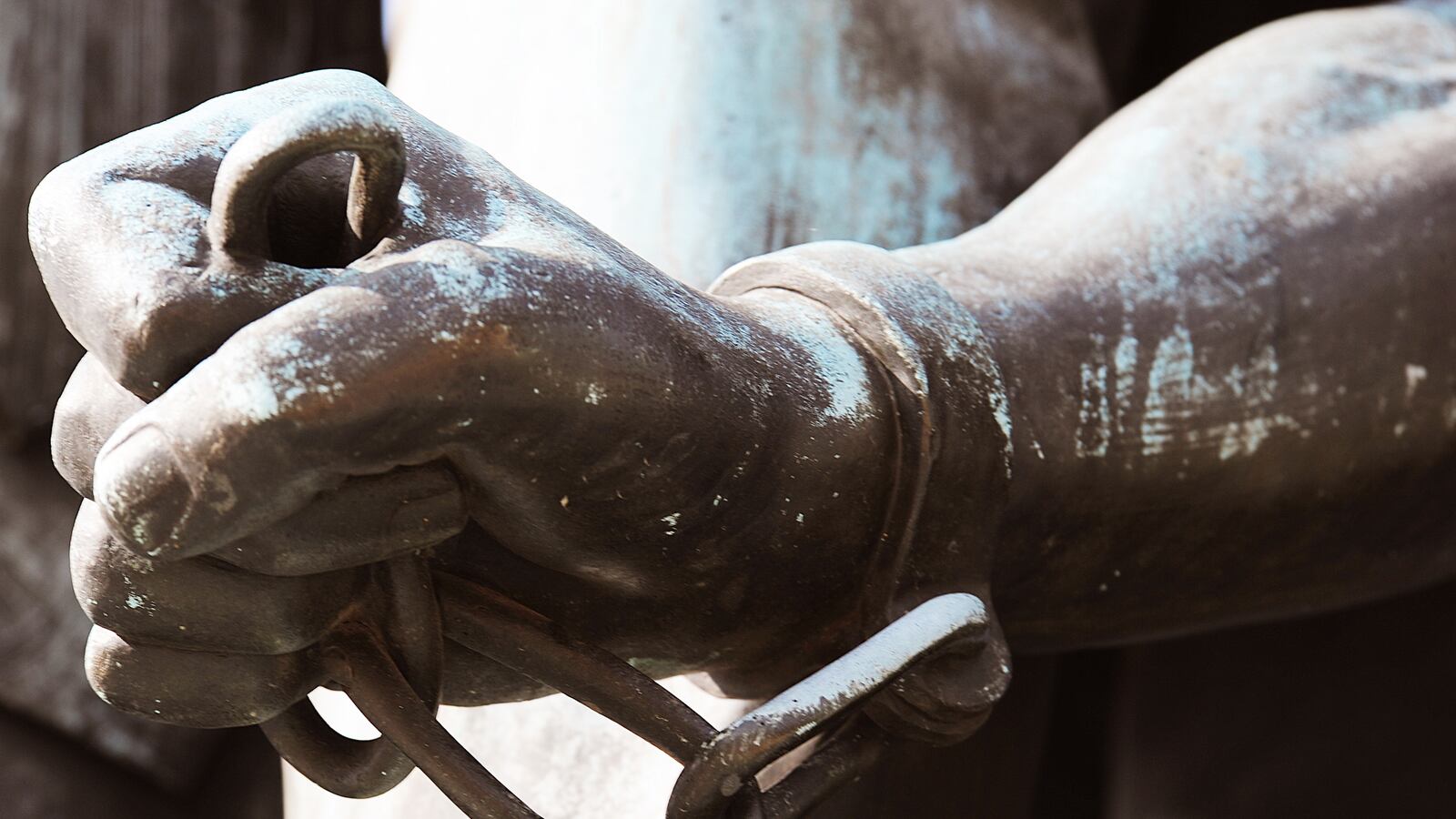 videos/2016/06/01/there-are-still-46-million-slaves-in-the-world/160601-Place-world-has-46-million-slaves-Tease_haoa36