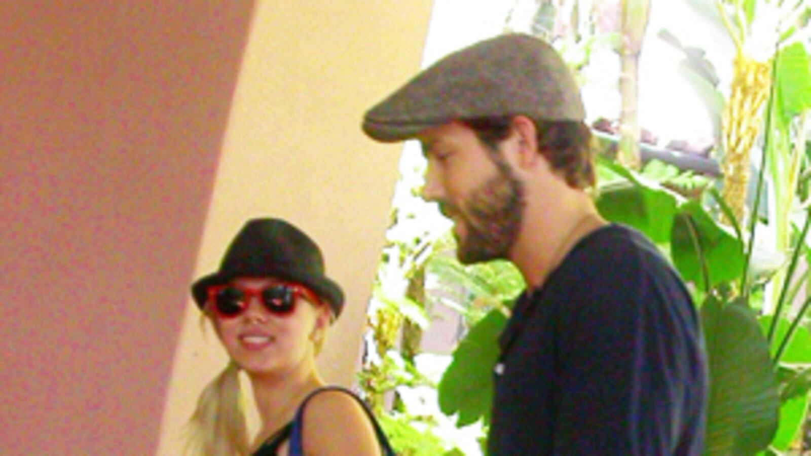 galleries/2009/12/18/hollywood-holiday-breakups/holiday-breakups---johansson-reynolds_cdknia