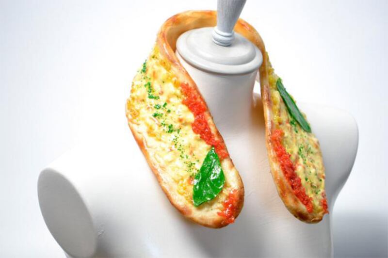 galleries/2013/04/01/japanese-company-fake-food-hatanaka-makes-food-jewelry-and-headbands/130328-hatanaka-pizza_aqvtlw