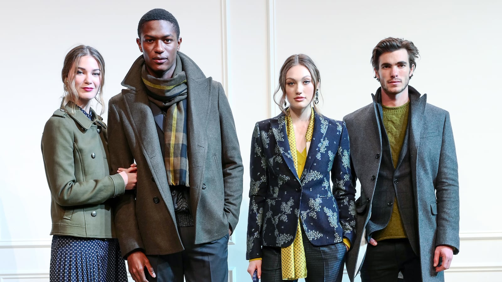 articles/2016/02/14/how-banana-republic-made-fashion-week-warm-and-fuzzy/160214-teeman-banana-tease_irwyq1