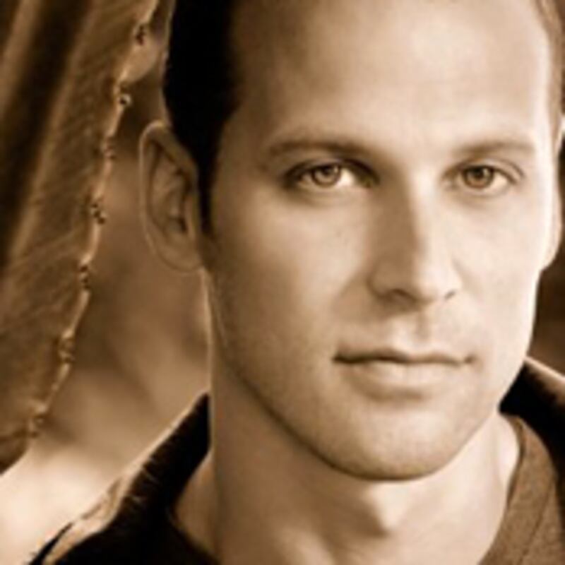 articles/2009/06/24/a-hero-for-klutzes/montgomery-gregg-hurwitz_33697_lb1z4t