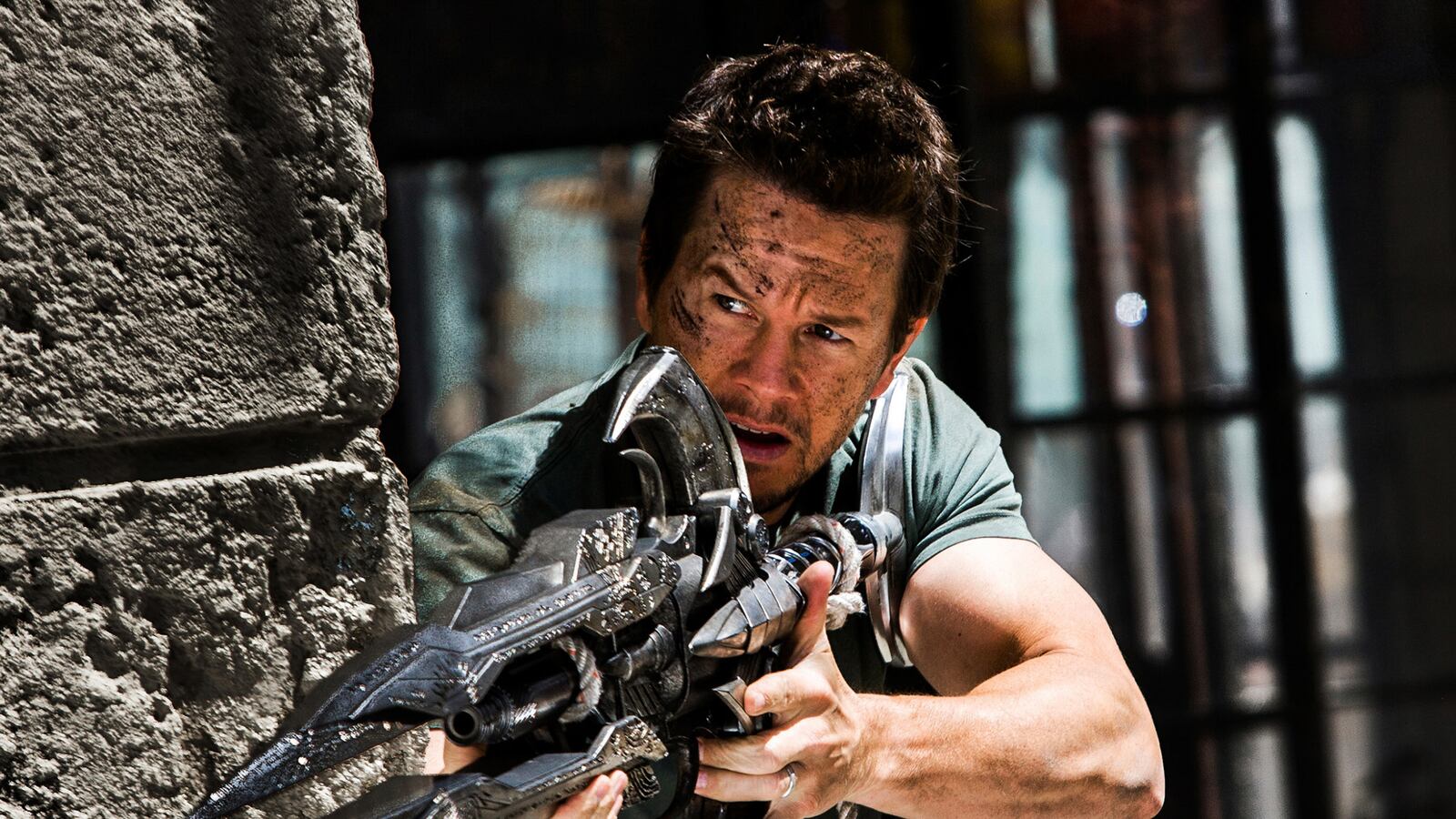 articles/2014/06/30/transformers-age-of-extinction-is-an-empty-pit-of-nihilism/140628-bugbee-transformers-tease_echhvj