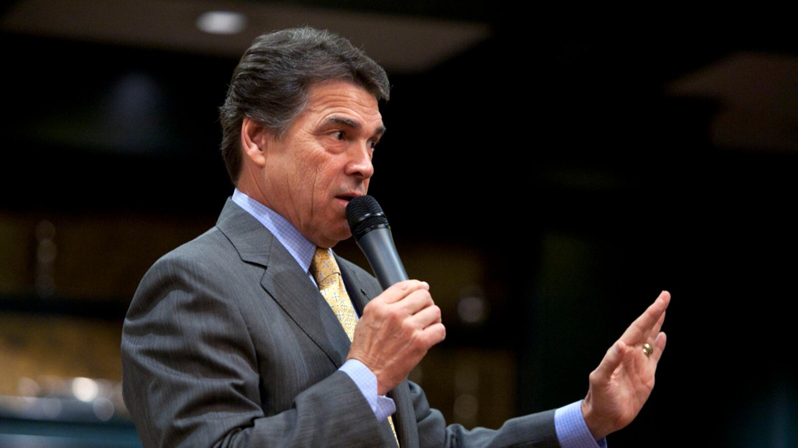 cheats/2011/10/03/perry-critics-defend-him-on-camp-name/rick-perry-defends-himself-racism-cs_b5hmuf