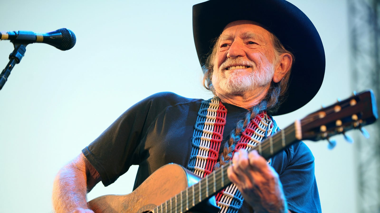 articles/2016/07/11/how-to-cop-willie-nelson-s-downhome-look/160707-joiner-willie-nelson-tease_viqrm0