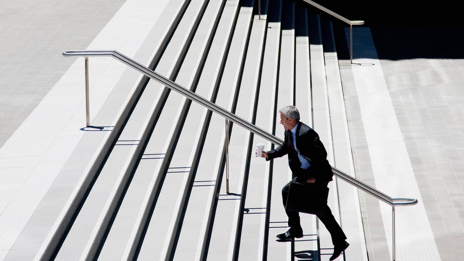 cheats/2013/08/24/sprayable-caffeine-for-your-skin-now-exists/130822-caffeine-cheat_ay0bmd