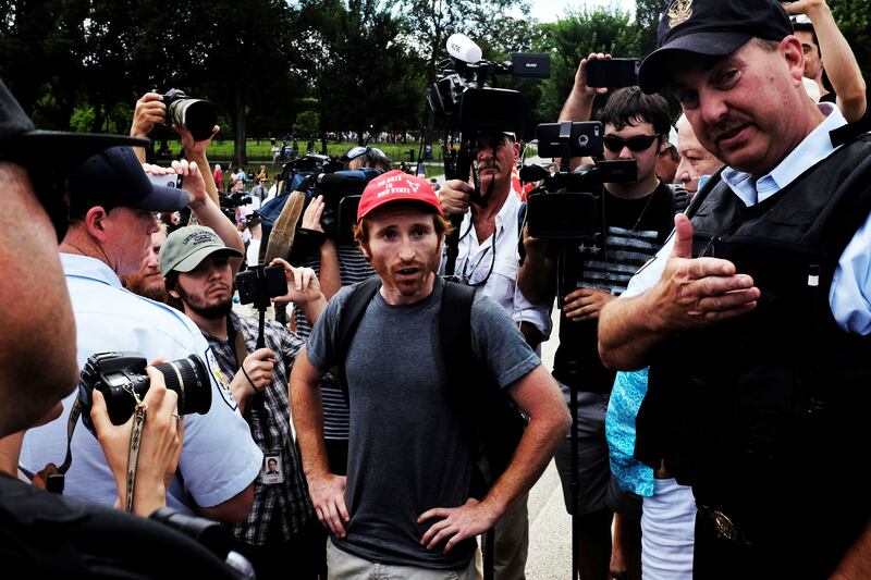 170625-dueling-riots-02-embed_va3ir9