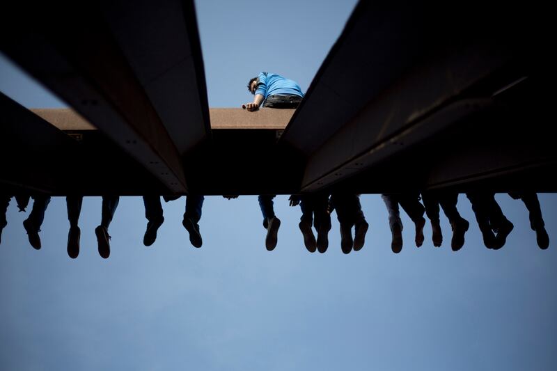 galleries/2014/01/11/week-in-photos-january-11-2014/140109-danging-feet-wip_hmfd92