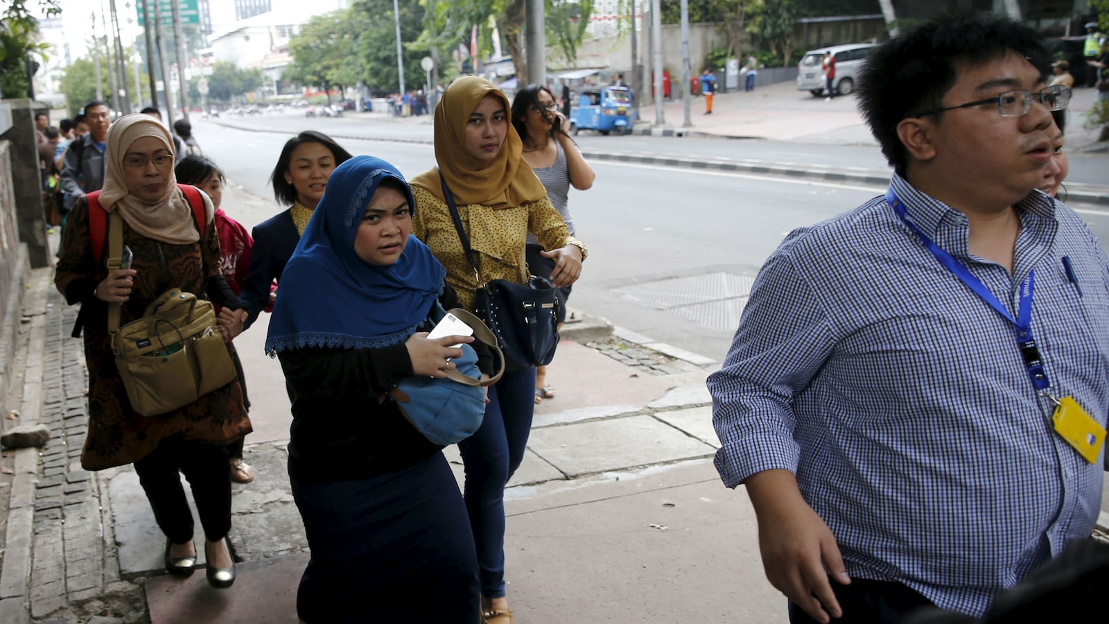 cheats/2016/01/14/indonesia-on-twitter-we-are-not-afraid/160114-indonesia-reacts-on-twitter-cheat_roftzz