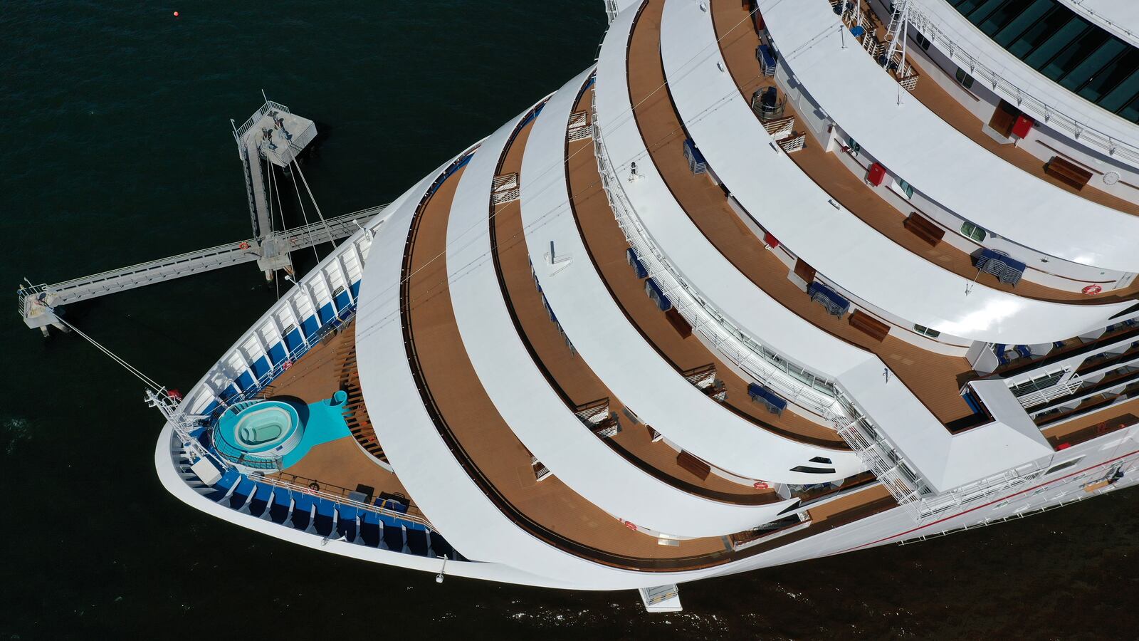 2020-04-17T015329Z_402370572_RC216G9WB2BK_RTRMADP_3_HEALTH-CORONAVIRUS-USA_jlmlkb