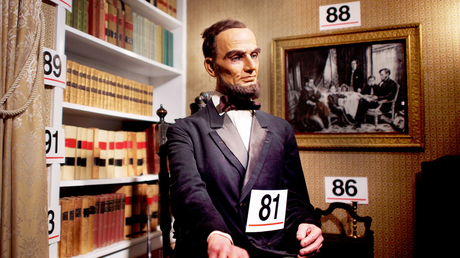 articles/2017/01/18/bidders-pay-8-5k-for-wax-lincoln-but-only-675-for-wax-hillary/170117-malcolm-wax-presidents-tease_qxkkts