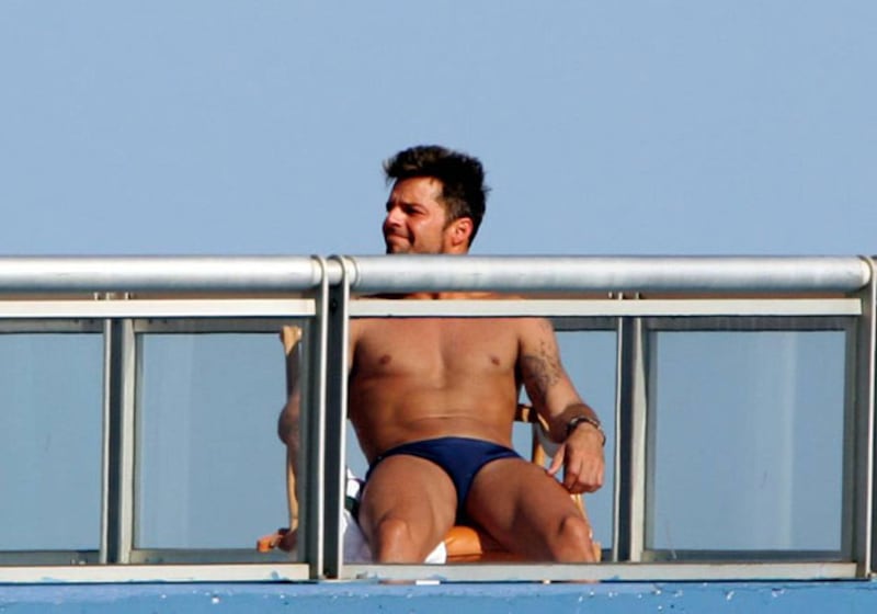 galleries/2009/09/27/men-in-speedos-a-brief-history/speedo---ricky-martin_c6zua4