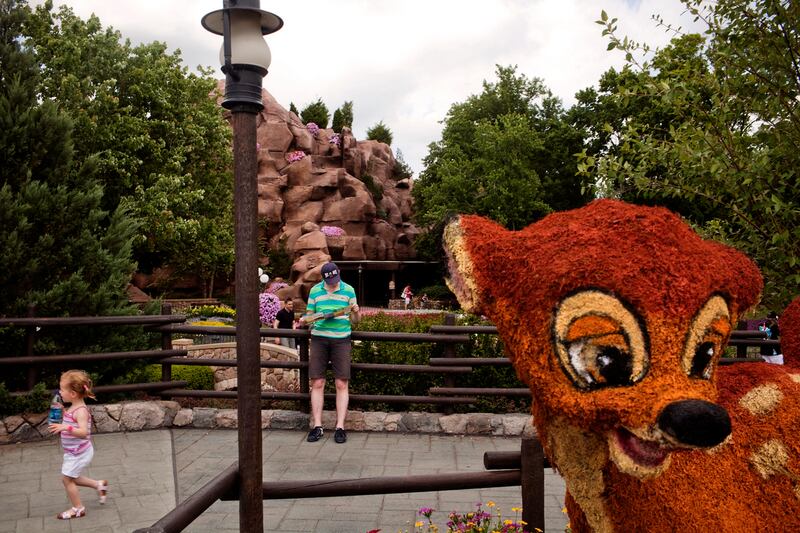 galleries/2011/08/31/tourist-attractions-and-amusement-parks/tourist-attractions-epcot-center_vfghf6