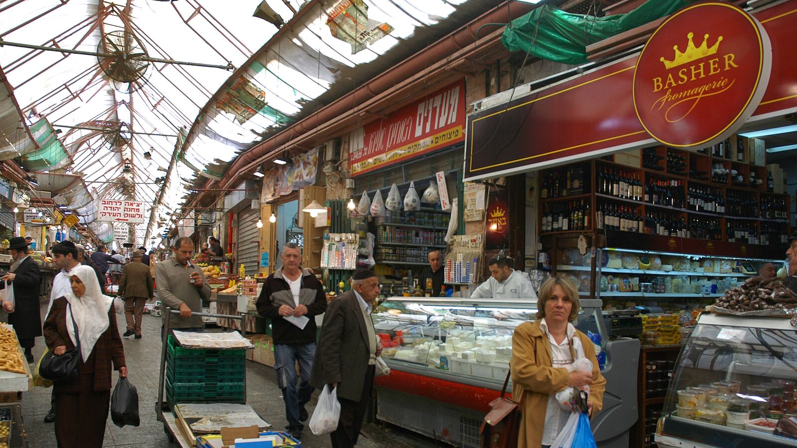 articles/2013/06/18/discriminating-against-arabs-costs-israel-billions/market-jerusalem-openz_yeonag