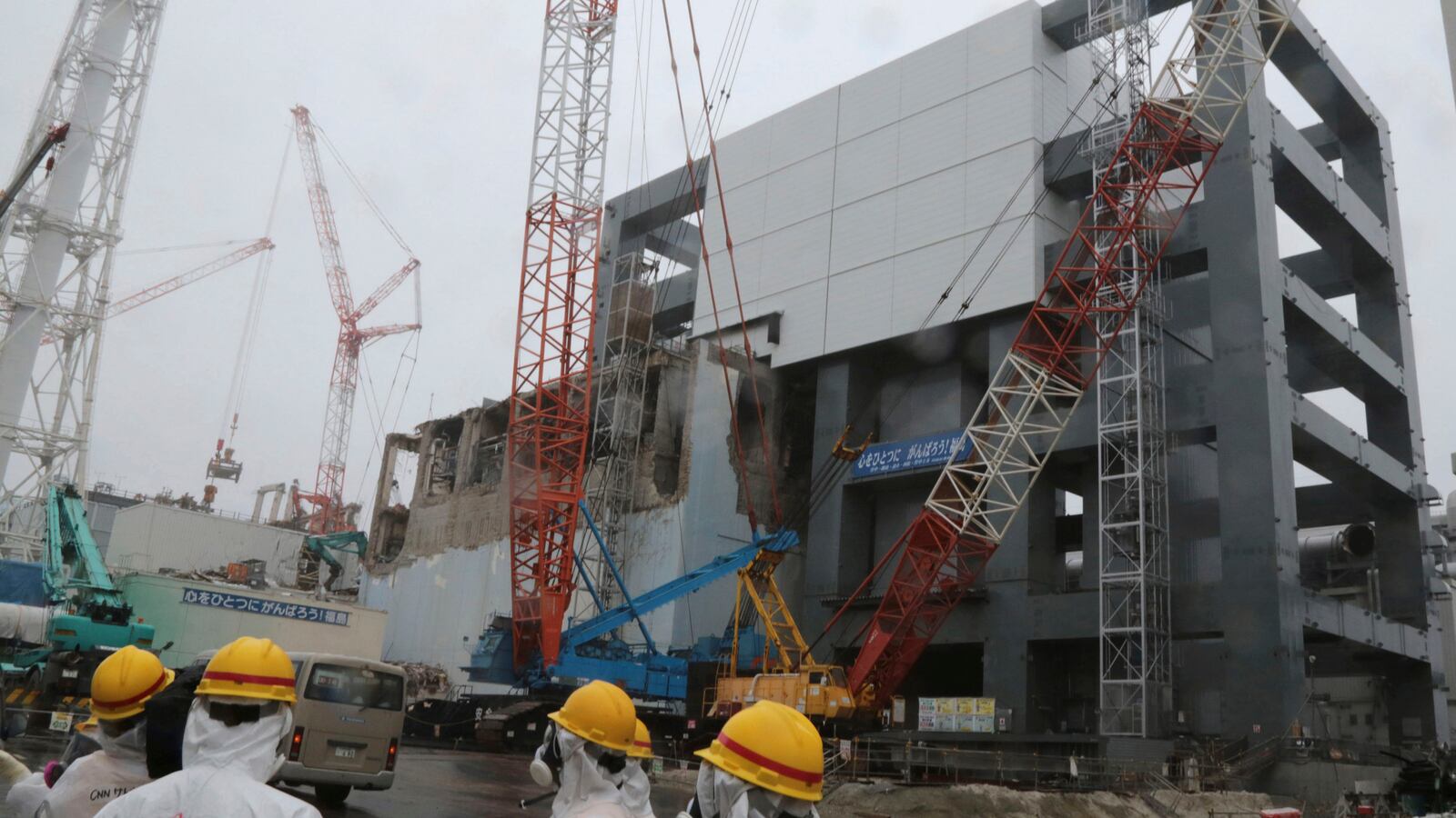 cheats/2013/08/07/radioactive-water-leaking/130807-Fukushima-cheat_vdtwkk