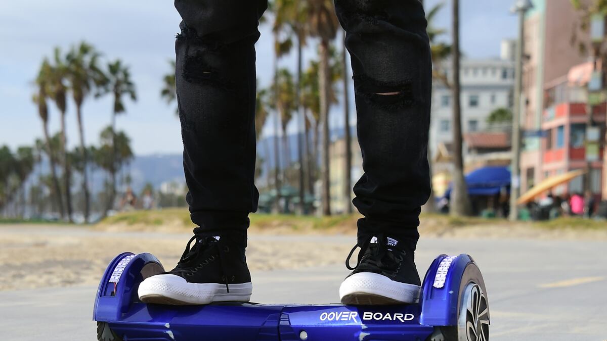 cheats/2016/02/19/feds-please-stop-selling-hoverboards/160121-hoverboard-cheat_rsa4gm
