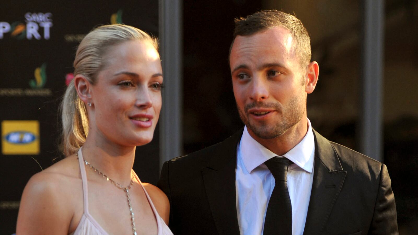 cheats/2013/02/18/pistorius-murder-was-girlfriend-cheating/130217-pistorius-bloody-bat-cheat_wiekkt