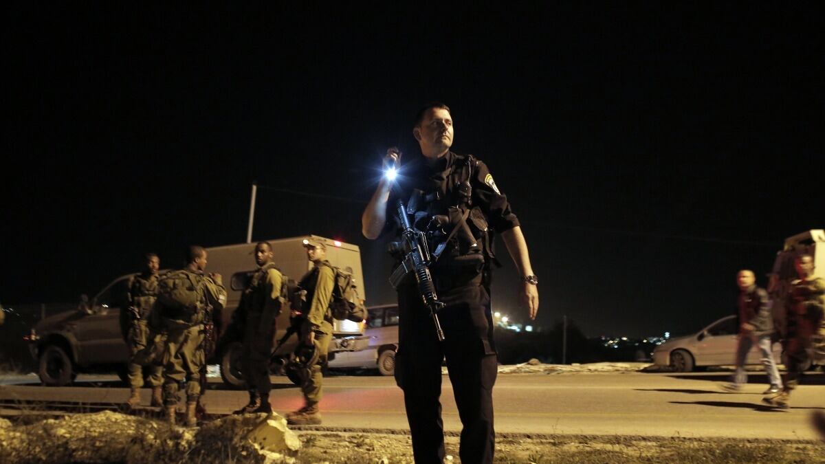 cheats/2014/11/10/israeli-soldier-stabbed-in-terror-attack/141110-israel-stabbing_ema5zo