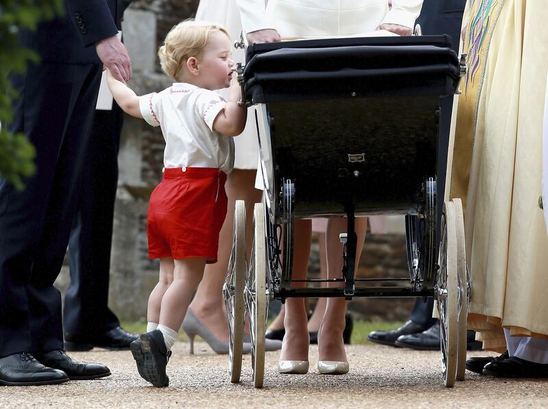 articles/2015/07/05/the-newest-royal-family-on-parade-for-the-first-time-at-royal-christening/150705-sykes-royal-baby-embed2_oktorl