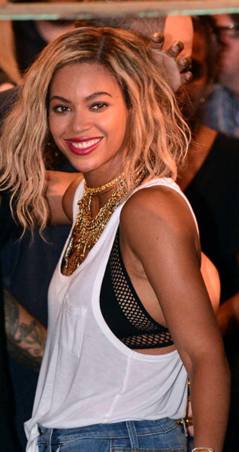 galleries/2013/12/11/the-year-in-awesome-hair-photos/131204-bey-hair-gal_sn2p26