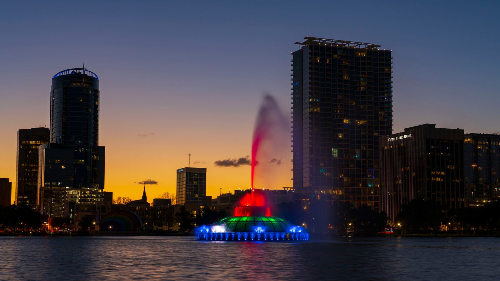 Lake Eola Park, shows Linton Memorial Fountain and Lights, Orlando, Florida. (Photo by: Visions of America/Joseph Sohm/UCG/Universal Images Group via Getty Images)