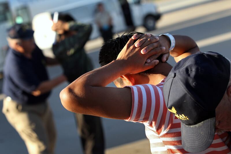 articles/2012/04/24/supreme-court-takes-up-controversial-arizona-immigration-law/az-Immigration-laws-colarusso_lm1ctk