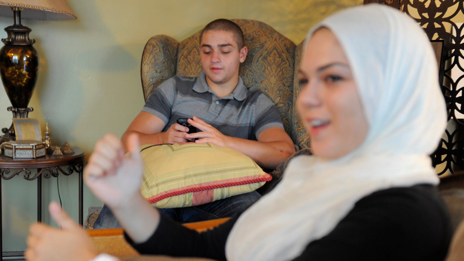 cheats/2011/08/30/u-s-muslims-happy-with-lives/muslims-in-america-cheat_ed7opx