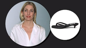 Carolyn Bessette-Kennedy flip-flops