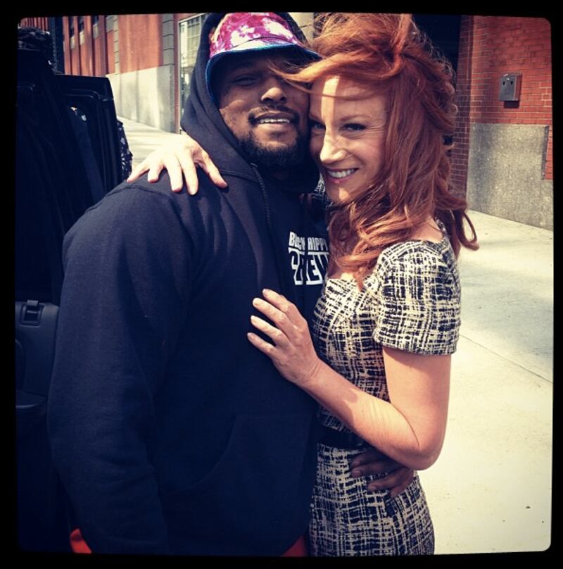 galleries/2013/03/31/lindsay-lohan-shakira-more-celebrity-twitter-pictures-photos/130327-twit-pics-griffin_rolg4b