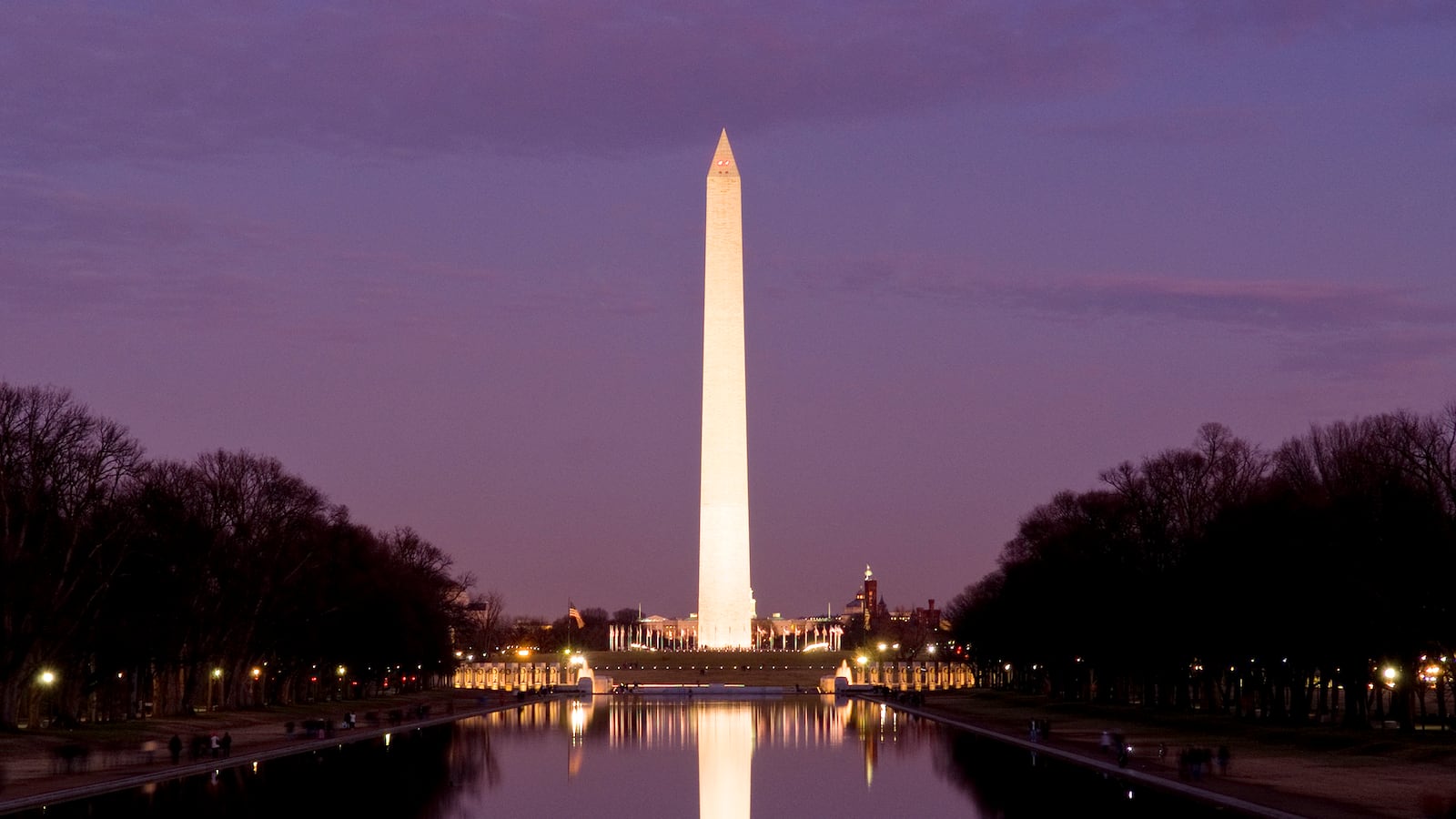 articles/2013/07/12/mark-leibovich-and-the-preening-egos-of-this-town/130711-grove-thistown-tease_udcfmi