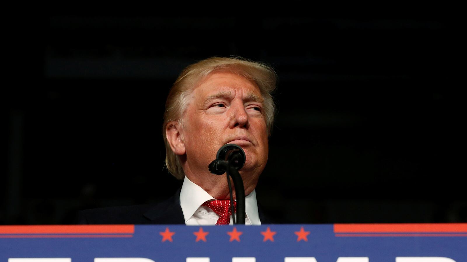 articles/2016/09/23/donald-trump-might-not-be-convicted-of-bribery-but-he-definitely-could-be-indicted/160921-michaelson-trump-tease_esmbzn