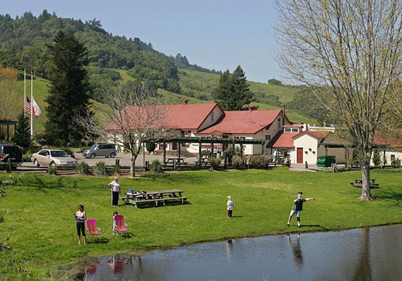 galleries/2010/07/19/gayest-cities/gay-cities---petaluma_w1v687